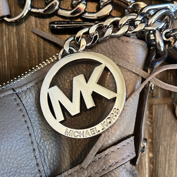 Grey Michael Kors handbag - Picture 6 of 7